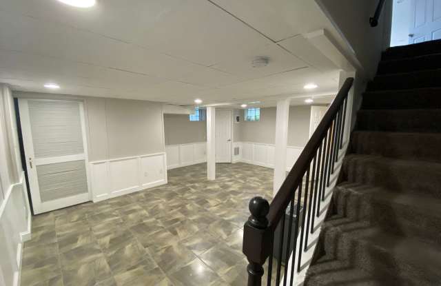 Spacious 5Bed/3.5Bath Townhome in Prime Towson Location Gallery 4