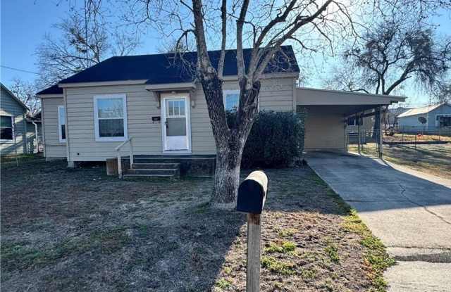 209 Lackey Street - 209 Lackey Street, Cuero, TX 77954