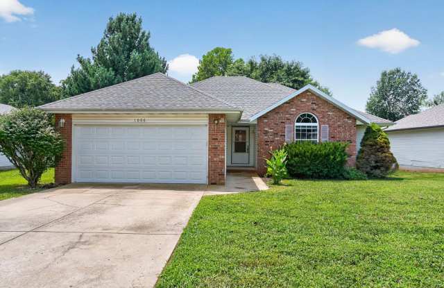 Spacious 4-Bedroom Home with Huge Backyard in Ozark! Gallery 1
