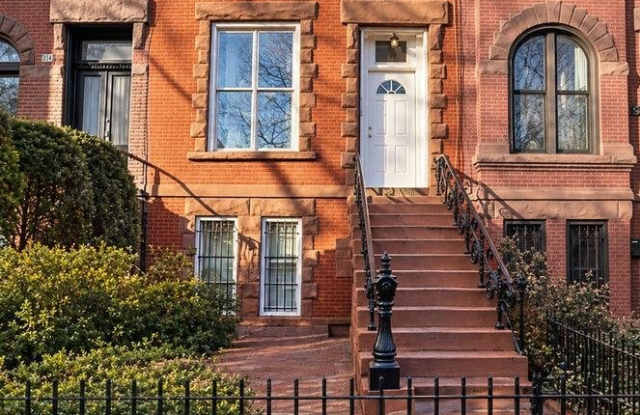 581 HANCOCK Street Gallery 1