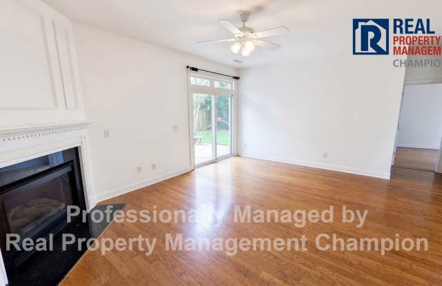 3BD/2BA Split Floorplan Home w/Fireplace and Attached Garage Gallery 4