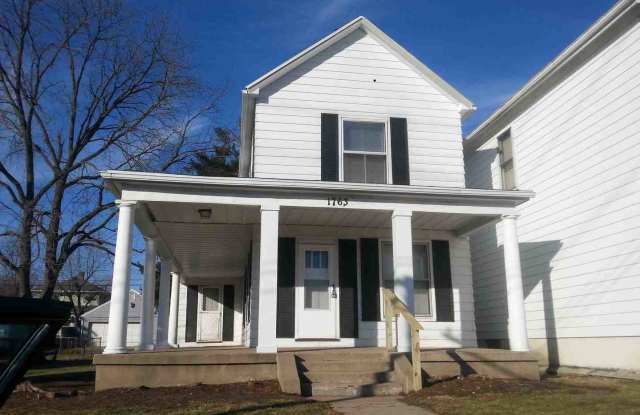 Available now! Beautiful 3 bed 1.5 bath house convenient to Riverside, Dayton, WPAFB, Kettering - 1763 Tuttle Avenue, Dayton, OH 45403