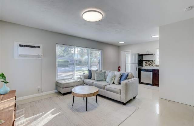 1005 NE 17th Ct Unit A photos photos