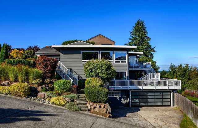 2552 38th Ave W - 2552 38th Avenue West, Seattle, WA 98199