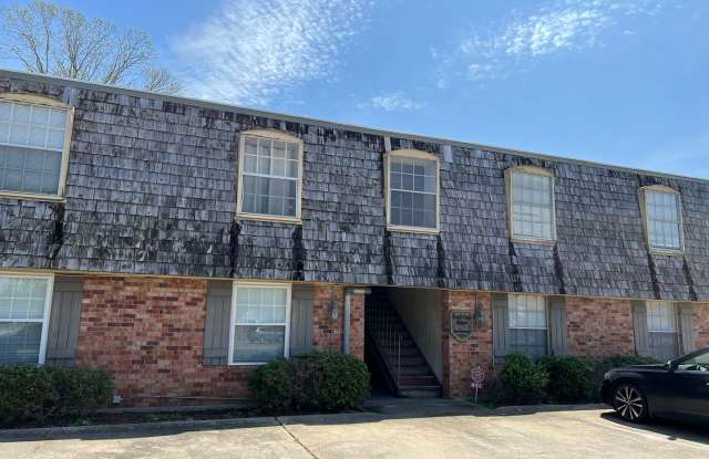 Its Like Living on Campus Just Steps Away From LSU - 445 West Parker Boulevard, Baton Rouge, LA 70808