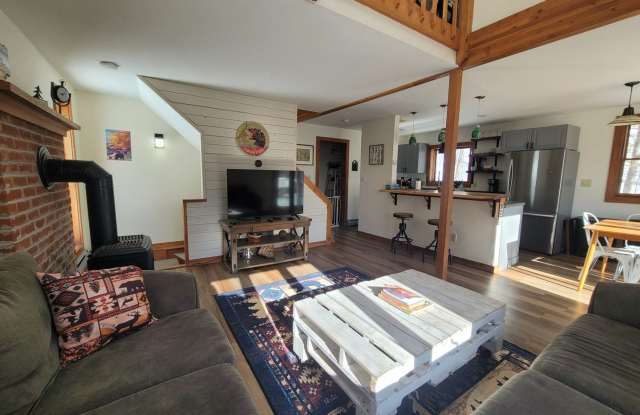 Private Furnished Pet Friendly Home in Waterville Estates - 6 mo Winter Seasonal Lease available 11/1/26! - $2495 photos photos
