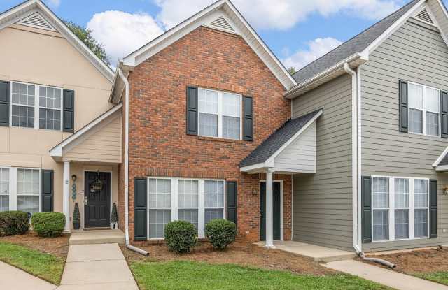 Freshly Renovated 2 BR, 2.5 BA Townhome Centrally Located between Spartanburg & Downtown Greenville Gallery 2