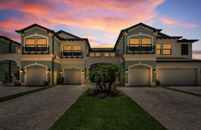 Beautiful executive Townhome Gallery 1