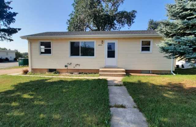 4 BEDROOM | 2 BATH | LARGE FENCED IN YARD | WEST Gallery 1