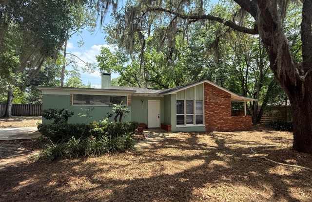 Great Home Close Campus photos photos