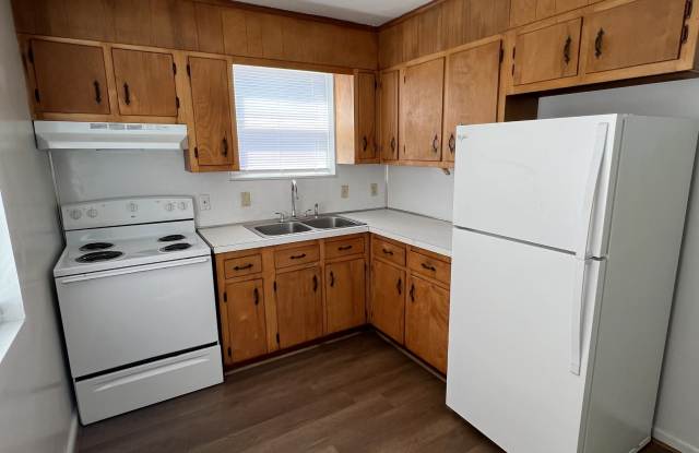 333 East Augusta Ave - 333 East Augusta Avenue, Vinton, VA 24179 333 East Augusta Ave - 333 East Augusta Avenue, Vinton, VA 24179