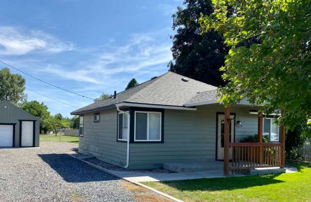 Charming 2bdrm, 1.bath house with garage, workshop space and large yard photos photos