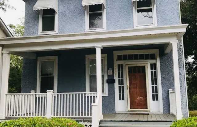 Charming 3bdrm/1.5bth Home Conveniently Located in Richmond's North Highland Park Subdivision w/Private Balcony!! photos photos