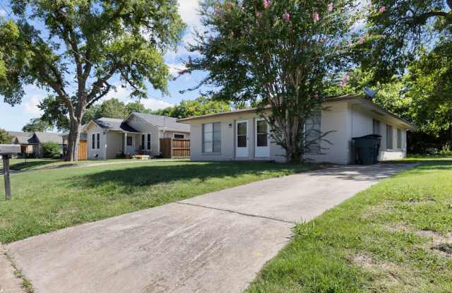 Spacious Duplex for Rent in Sherman, TX Lawncare Included! photos photos