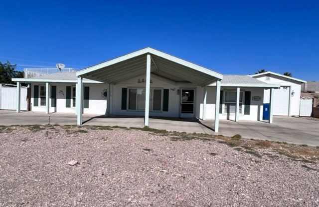 2BR Vacation Home with yard and Observation Deck - 3373 Ridge Run Avenue, Bullhead City, AZ 86429