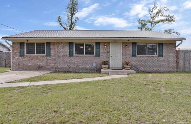 2325 Merle Cir - 2325 Merle Circle, Bellview, FL 32526