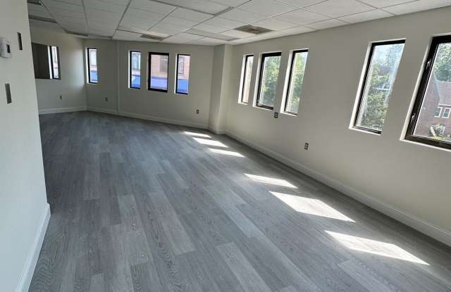 4434 MACARTHUR Boulevard NW Gallery 1