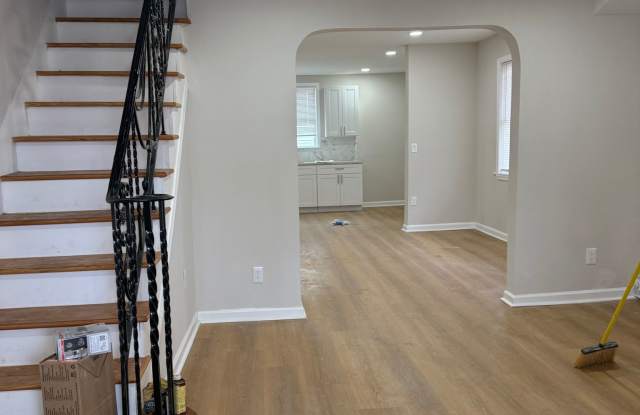 4050 Maywood St (upstairs) photos photos