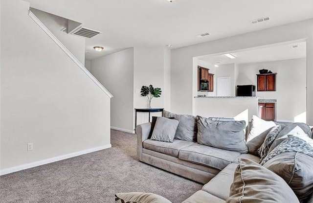 1207 Juniper Gallery 2