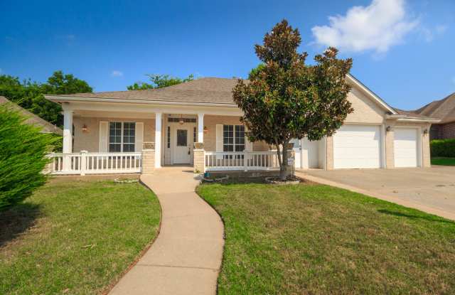 COMING SOON Being Remodeled: Huge 4 Bedroom with bonus rooms and many bathrooms in Broken Arrow photos photos
