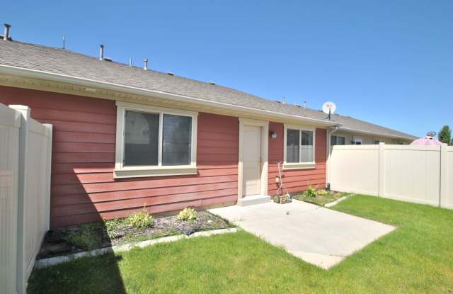 Elk Mountain Community Living | Community Pool & Gym Gallery 4
