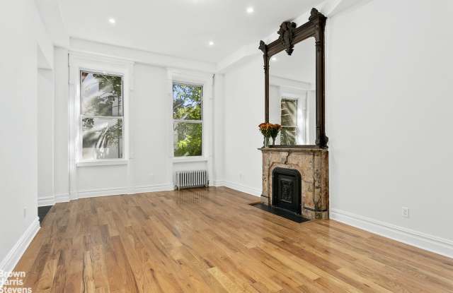 293 Henry Street Gallery 2