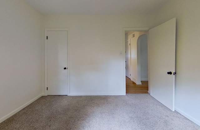 Single Family Home with Bonus Room Gallery 3