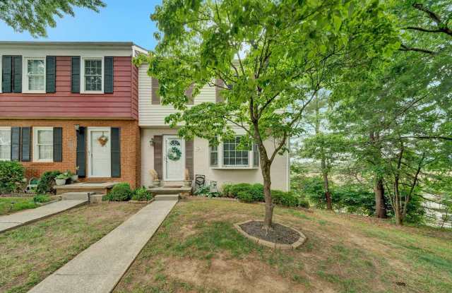 Lovely 3 BR townhome with Community Pool; convenient SwoCo location! Gallery 3