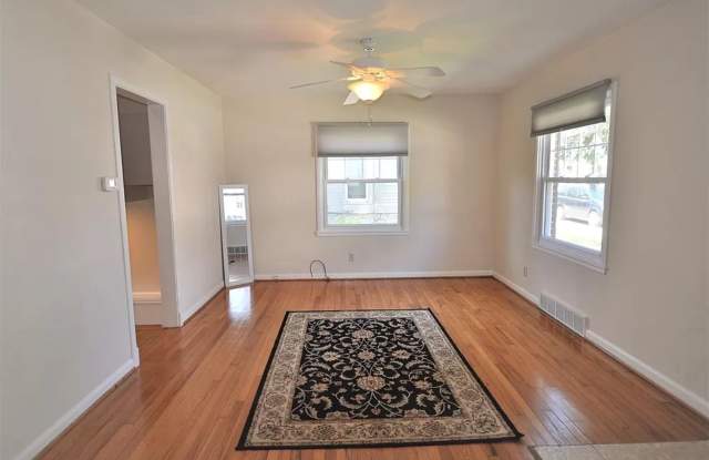 906 Sylvan Gallery 4