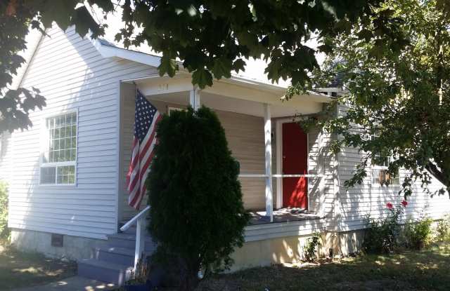 3-Bedroom House on Large Corner Lot in Newberg   Lease is for 1 Year Only   Showings Start 5/27 photos photos
