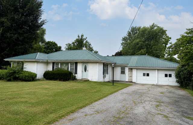 Charming 3-Bedroom Home with Attached Garage & Spacious Lot! photos photos Charming 3-Bedroom Home with Attached Garage & Spacious Lot! photos photos