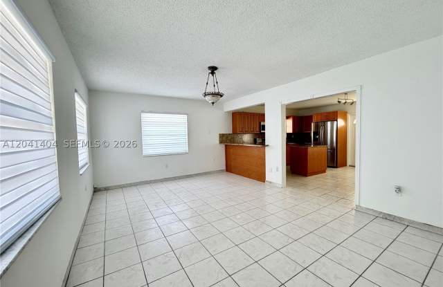 913 NW 22nd Pl Gallery 4
