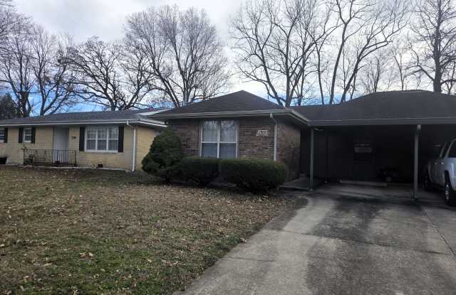 2060 East Belmont Street photos photos