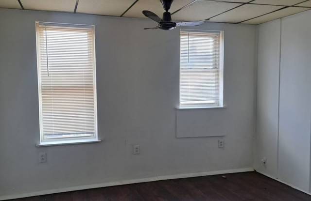 Two bedroom home in Port Richmond for rent Gallery 3
