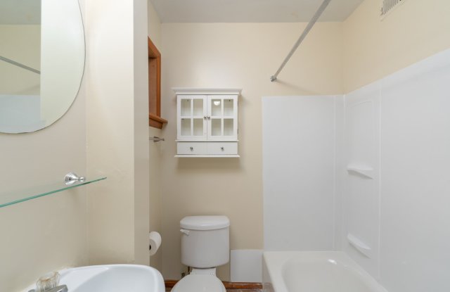 2440 Fleet St - 2440 Fleet Street, Baltimore, MD 21224