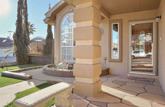 East El Paso 4bed/4bath Refrig A/C! Gallery 3