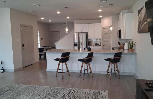 109 Lavonne Villa Gallery 3