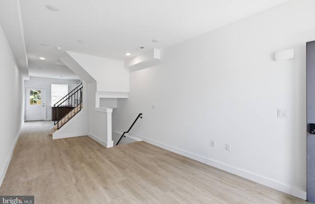 1027 W ARIZONA Street Gallery 3
