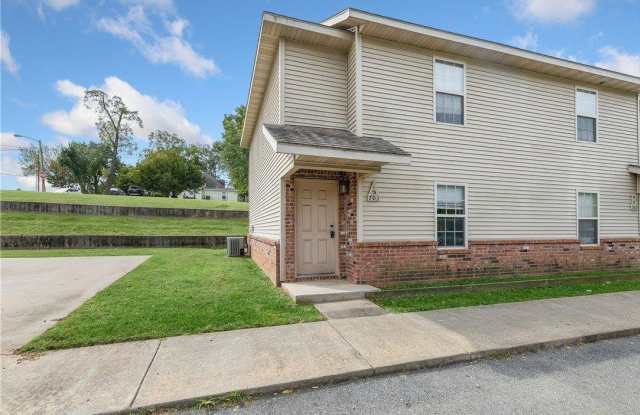 703 West Garland Street - 703 West Garland Street, Siloam Springs, AR 72761