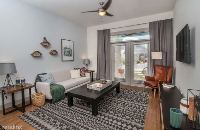 8002 US 290 West 158485 - 8002 US Route 290, Austin, TX 78737