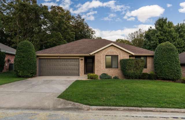 All brick home in Glendale schools! - 1026 South Karla Avenue, Springfield, MO 65804