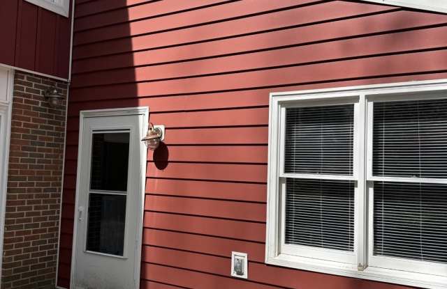 130 SPRINGWOOD Drive unit: Rental Unit photos photos