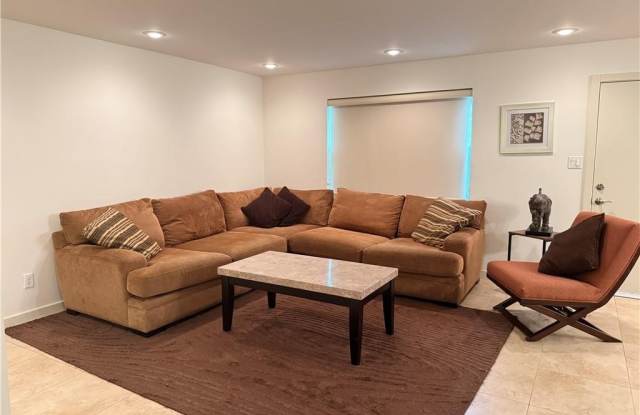 701 Hibiscus Avenue Gallery 3