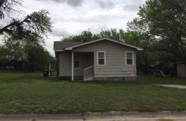 2 Bedroom/1 Bath home - Walking distance to Denna Park - 2123 Bernard Street, Denton, TX 76205 2 Bedroom/1 Bath home - Walking distance to Denna Park - 2123 Bernard Street, Denton, TX 76205
