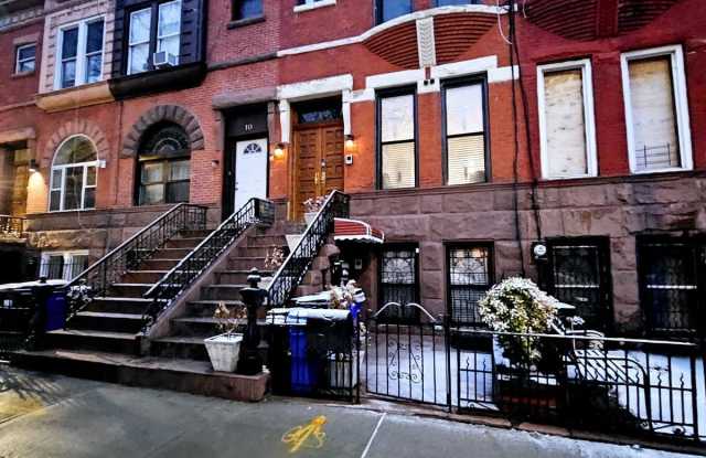 8 Agate Ct - 8 Agate Court, Brooklyn, NY 11213 8 Agate Ct - 8 Agate Court, Brooklyn, NY 11213