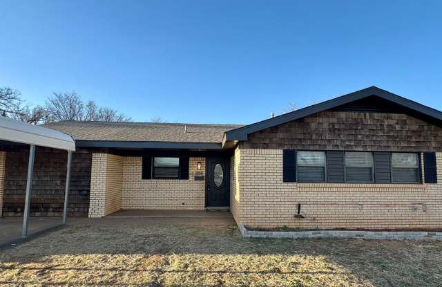 Spacious 5-Bedroom Home with Open Floor Plan, Kitchen Island & Great Storage Gallery 1