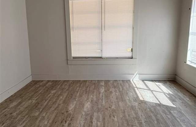 223 S Ash ST Gallery 2