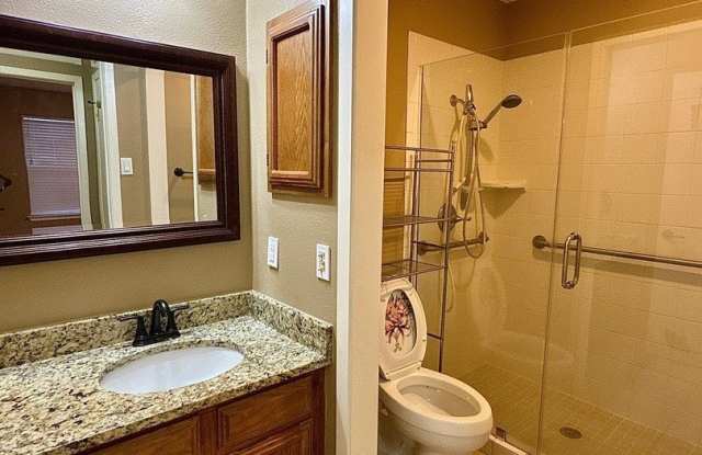 11520 Huebner unit: 205 photos photos