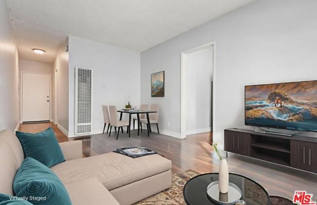 5555 Carlton Way unit: 16 photos photos