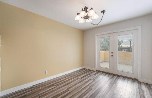 2 Bedroom, 2.5 Bath Near Flamingo & Torrey Pines Gallery 3